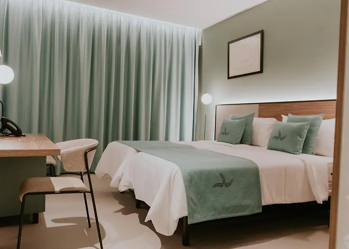 Hotel Catalina Plaza Sostenible 3*